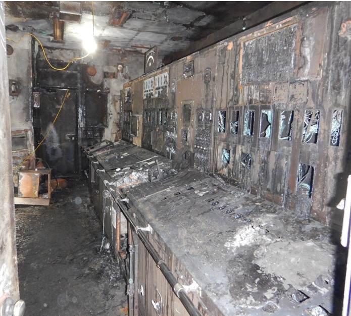 Consoles de la salle de commande des machines endommagés par le feu (Source : BST)