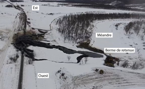 Vue aérienne du lieu du déraillement (Source : Curtis McLeod et Amon Rudolph, avec annotations du BST)