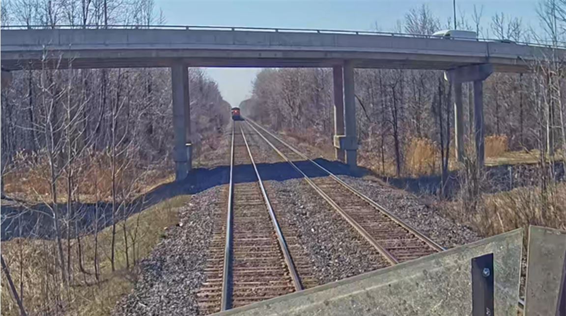 Figure 2. Tête du train CN 372, vue de la locomotive du train VIA 67, après que les 2 trains se sont immobilisés (Source : VIA Rail Canada Inc.)