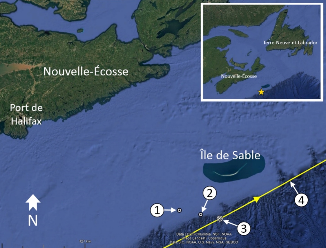 Figure 1. Emplacement du dernier signal de l’AIS du Theros (1), dernière position connue du Theros (2), lieu de collision possible avec le pétrolier (3) et trajectoire du pétrolier selon l’AIS (4), avec image en médaillon montrant une vue plus large de la zone (Source : Google Earth, avec annotations du BST)