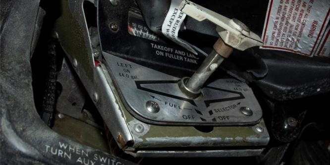 Figure 4. Poignée du sélecteur de carburant de l’aéronef de l’événement à l’étude, retrouvée en position LEFT ON après l’événement (Source : BST)