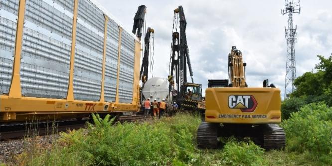 Teams at work following the 25 July 2025, CN train derailment of 23 cars in Paris, Ontario (Source: TSB)  